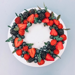 Торты с ягодами и фруктами